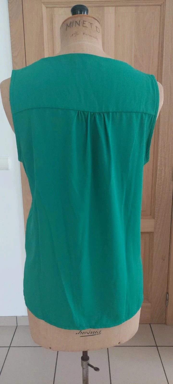 Debardeur vert avec col V style tennis - Taille L - Excellent etat – photo 4